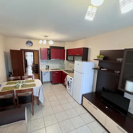 Apartamento Emilia Sunny Gardens - Cozy Seaside Pool