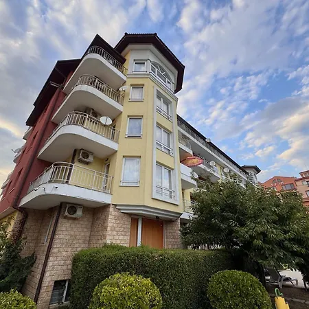 Apartamento Emilia Sunny Gardens - Cozy Seaside Pool *